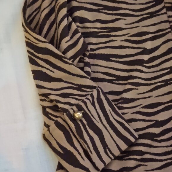 Tuckernuck Tiger Willow animal Print Stretch Tunic blouse (Large) - Picture 4 of 9